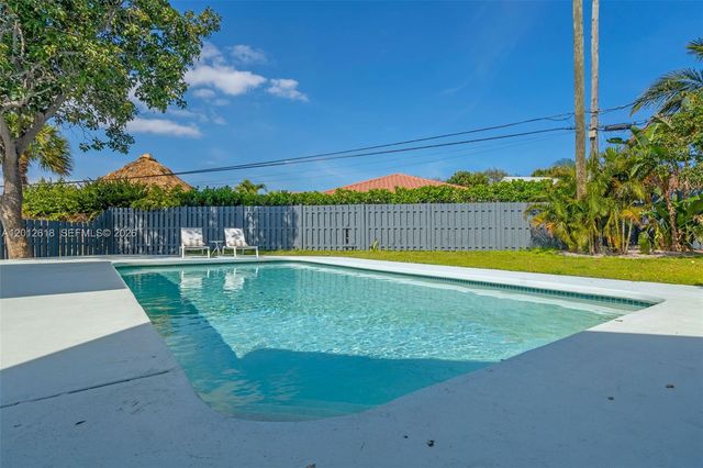 465 NW 11th St, Boca Raton, FL 33432