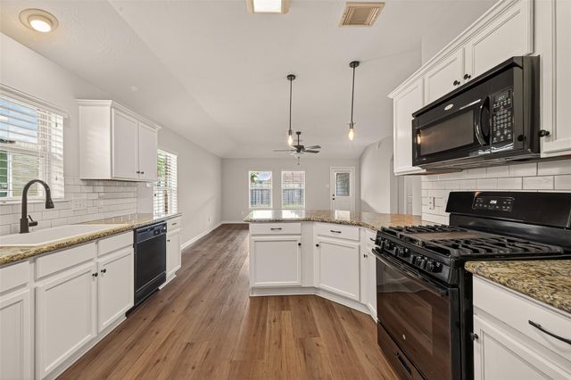 18 Carmel Chase Court, Manvel, TX 77578