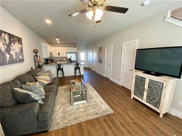 7672 Har-Ber Avenue A, Springdale, AR 72762