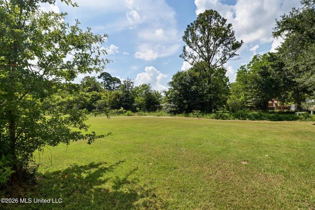 2525 W David Drive, Gulfport, MS 39503