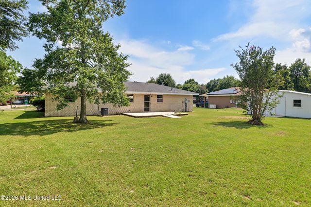 2525 W David Drive, Gulfport, MS 39503