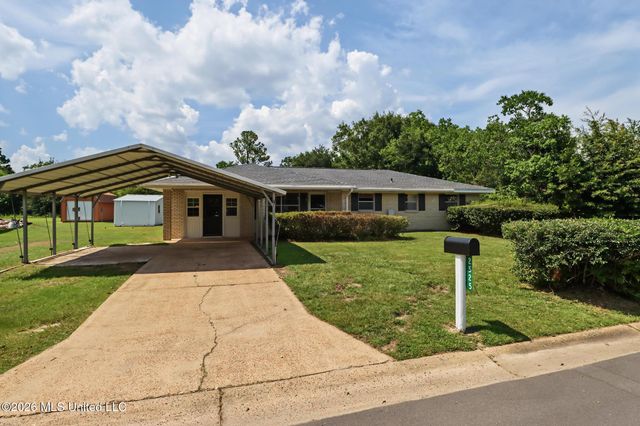 2525 W David Drive, Gulfport, MS 39503