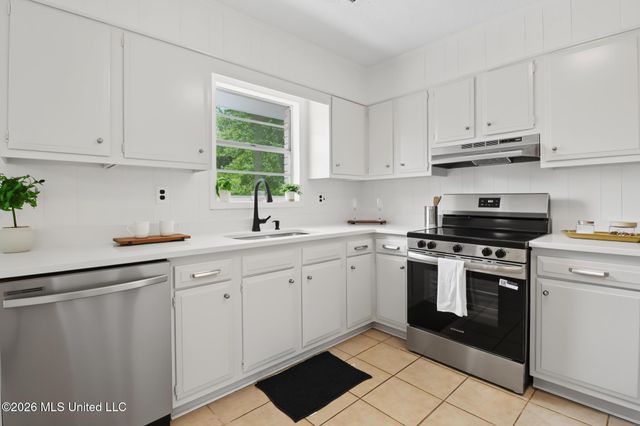 2525 W David Drive, Gulfport, MS 39503