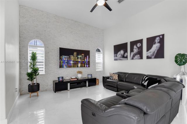 429 NW 130th Ave, Miami, FL 33182