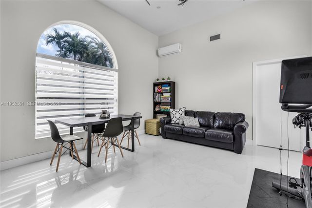 429 NW 130th Ave, Miami, FL 33182