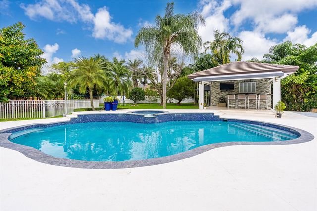 429 NW 130th Ave, Miami, FL 33182