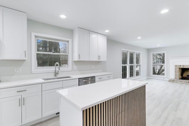 1137 FIELDSTONE Lane, Bartlett, IL 60103