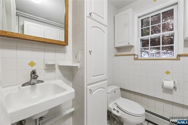 70 Walnut Street, Oakland, NJ 07436