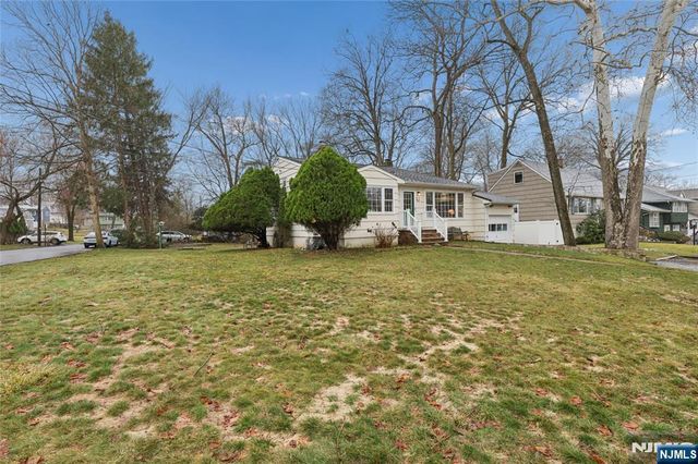 70 Walnut Street, Oakland, NJ 07436