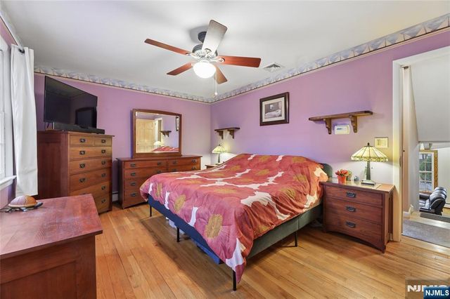 70 Walnut Street, Oakland, NJ 07436