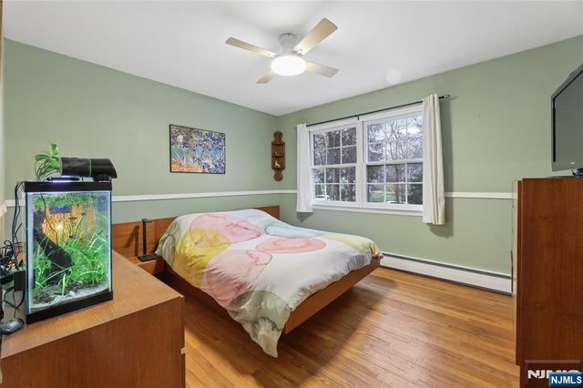 70 Walnut Street, Oakland, NJ 07436