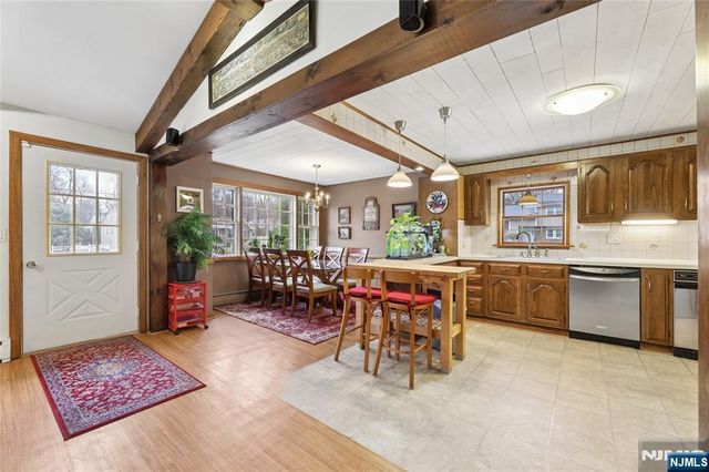 70 Walnut Street, Oakland, NJ 07436