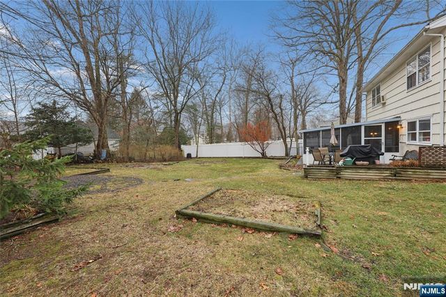 70 Walnut Street, Oakland, NJ 07436