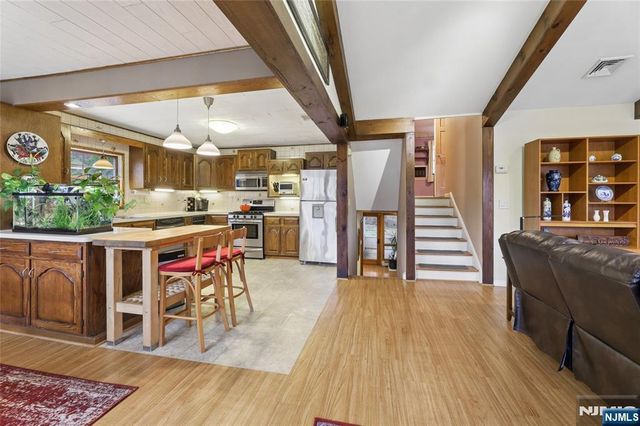 70 Walnut Street, Oakland, NJ 07436