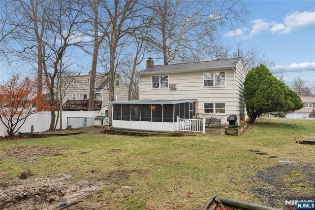 70 Walnut Street, Oakland, NJ 07436