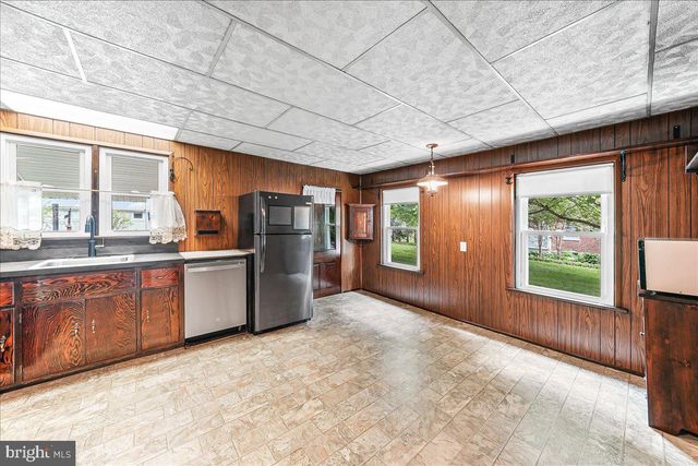 25 S 5TH ST, Oxford, PA 19363