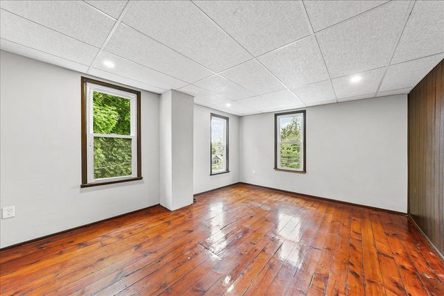 25 S 5TH ST, Oxford, PA 19363