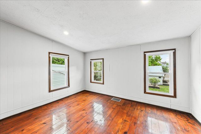 25 S 5TH ST, Oxford, PA 19363