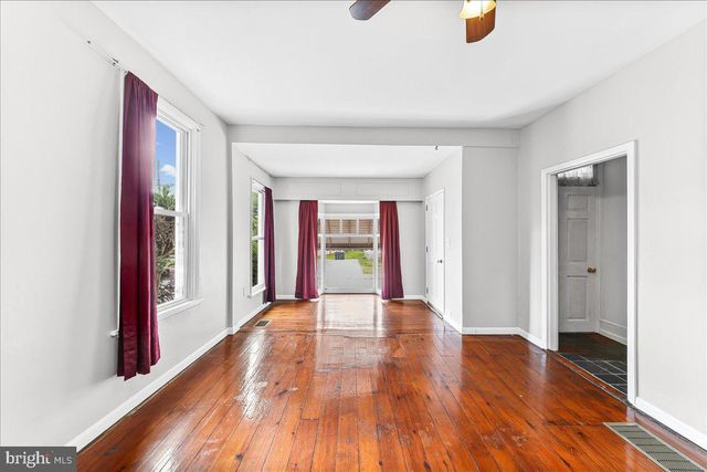 25 S 5TH ST, Oxford, PA 19363