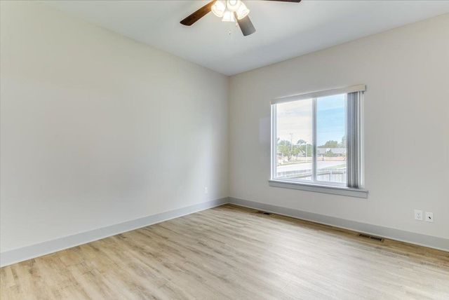 1118 Sontag Ct, Derby, KS 67037