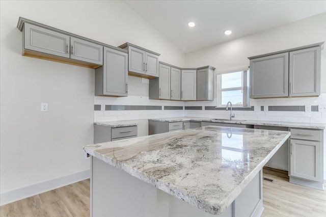 1118 Sontag Ct, Derby, KS 67037