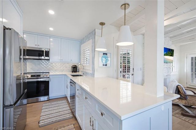 47 8th AVE S, Naples, FL 34102