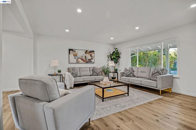 50 E Leeds Ct, Danville, CA 94526