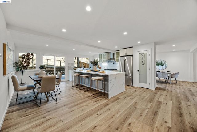 50 E Leeds Ct, Danville, CA 94526