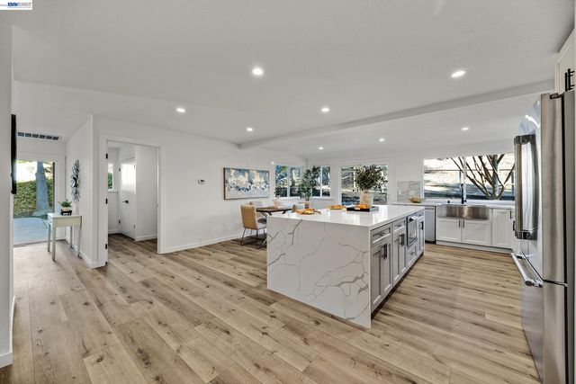 50 E Leeds Ct, Danville, CA 94526