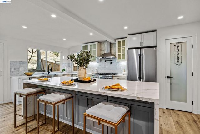 50 E Leeds Ct, Danville, CA 94526