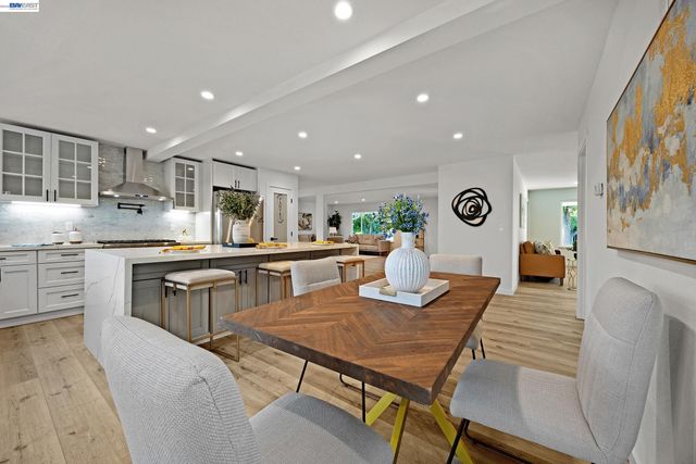 50 E Leeds Ct, Danville, CA 94526