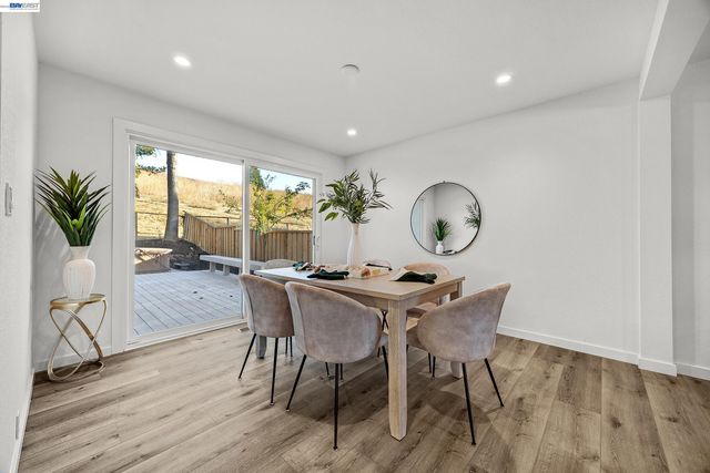 50 E Leeds Ct, Danville, CA 94526