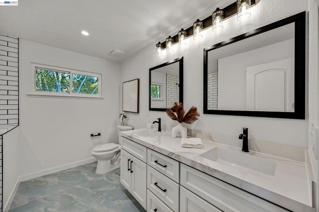 50 E Leeds Ct, Danville, CA 94526