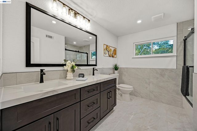 50 E Leeds Ct, Danville, CA 94526