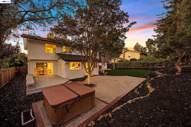 50 E Leeds Ct, Danville, CA 94526