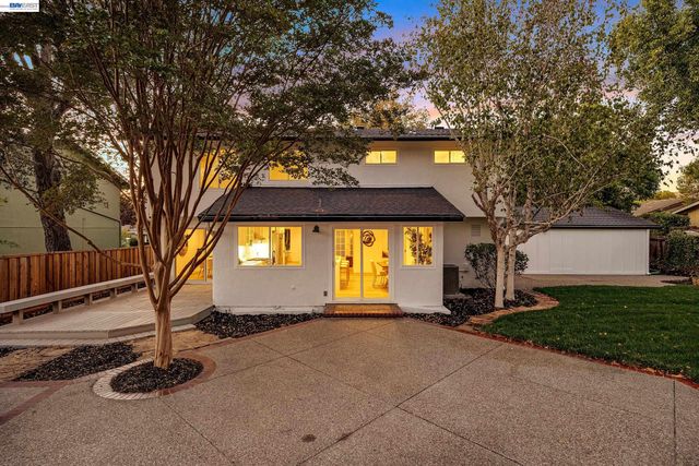 50 E Leeds Ct, Danville, CA 94526