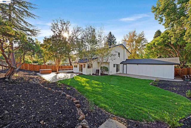 50 E Leeds Ct, Danville, CA 94526
