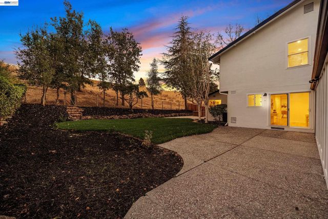 50 E Leeds Ct, Danville, CA 94526