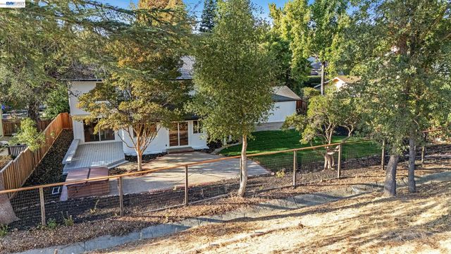 50 E Leeds Ct, Danville, CA 94526