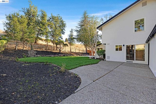 50 E Leeds Ct, Danville, CA 94526