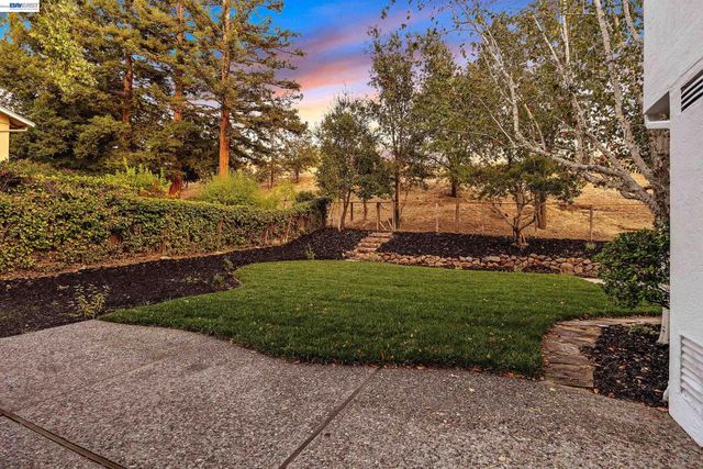 50 E Leeds Ct, Danville, CA 94526