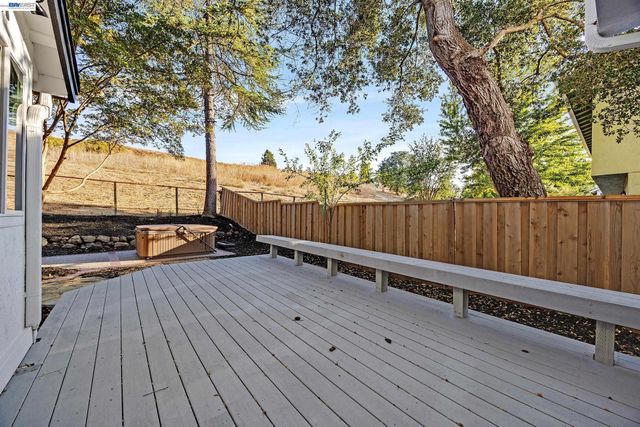 50 E Leeds Ct, Danville, CA 94526