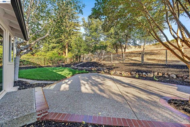 50 E Leeds Ct, Danville, CA 94526