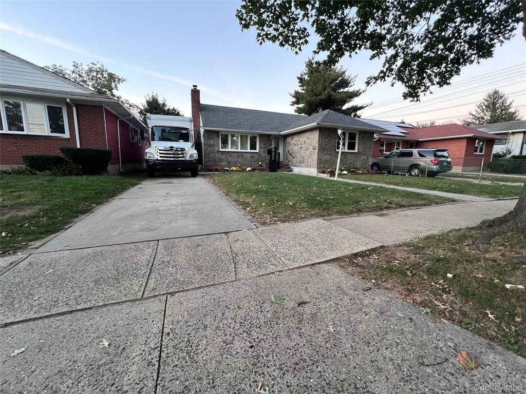 937 Broadway, Westbury, NY 11590