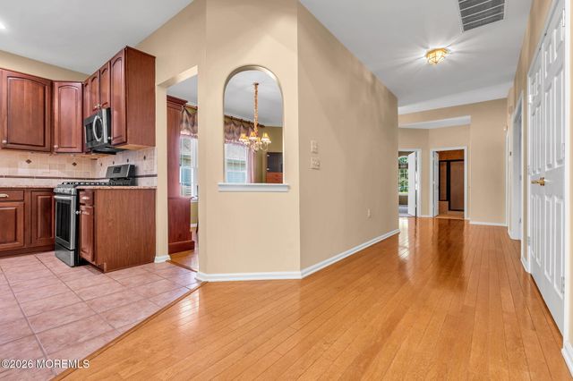 32 Shadow Creek Court, Jackson, NJ 08527