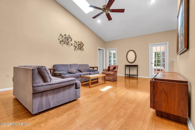 32 Shadow Creek Court, Jackson, NJ 08527