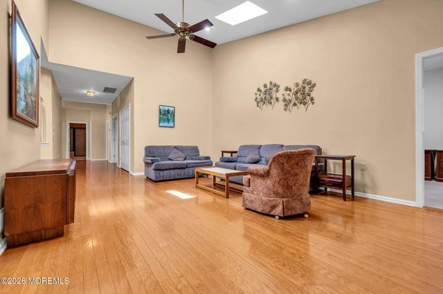 32 Shadow Creek Court, Jackson, NJ 08527