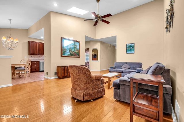 32 Shadow Creek Court, Jackson, NJ 08527