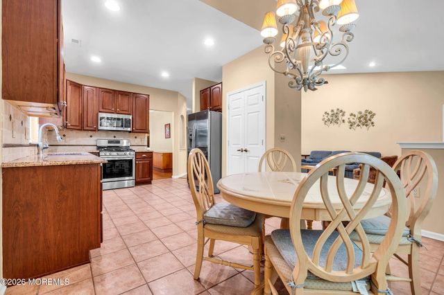 32 Shadow Creek Court, Jackson, NJ 08527