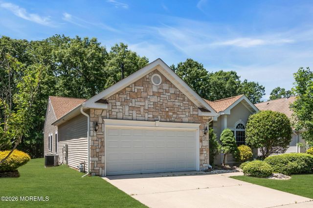 32 Shadow Creek Court, Jackson, NJ 08527